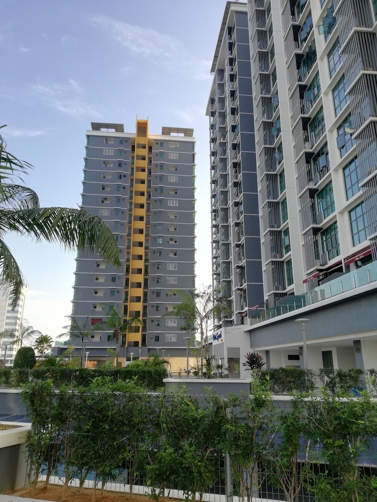 Lawang Suite 2 Bedroom Corner Apartment