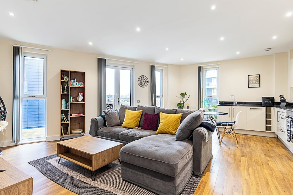 Wembley Vacations - Vibrant London Canal Apartment - Property Image 11