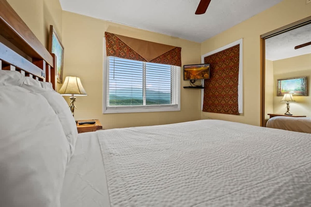 Hot Tub Heated Pool Mountain Views Sleeps 6