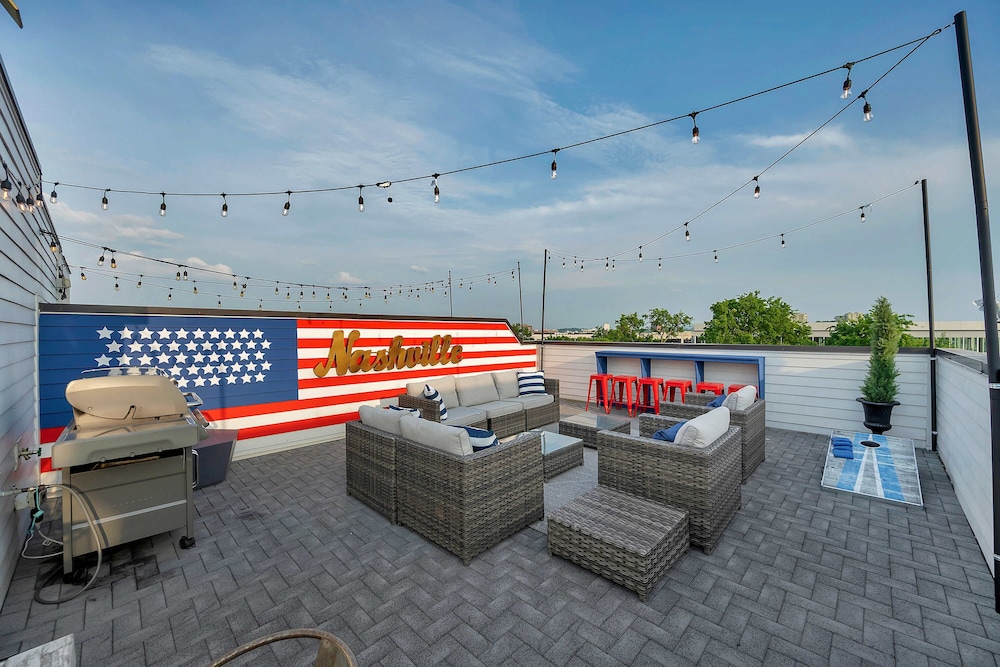 Rooftop Deck Shuffleboard BBQ Near Downtown