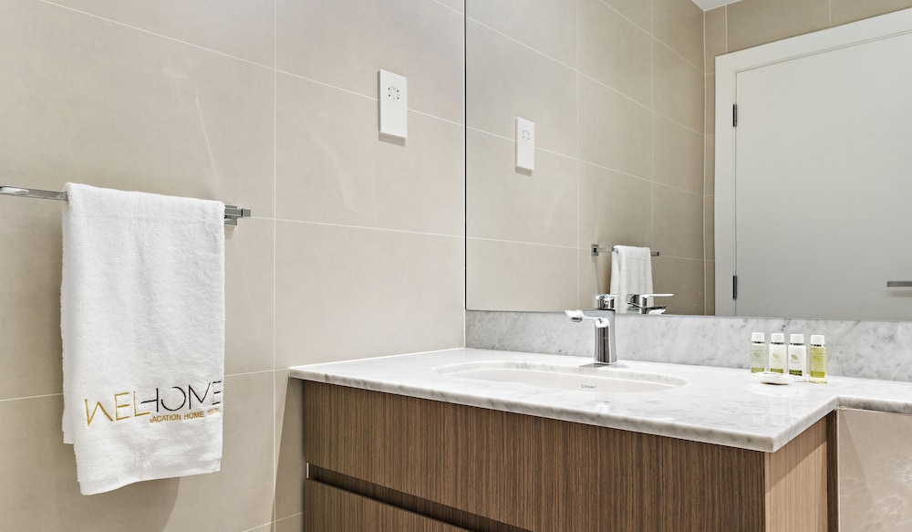 WelHome - Mesmerizing Sea & Burj Khalifa Views Apt at La Voile