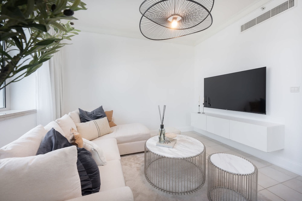 Prime 2BR Near Marina Mall Tram