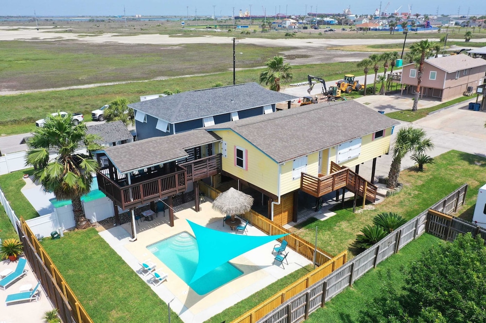 Private Pool, Yard, Deck, by the Nature Preserve! Tipsy Flipper by Avantstay