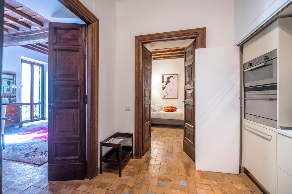 Via Giulia Apartments