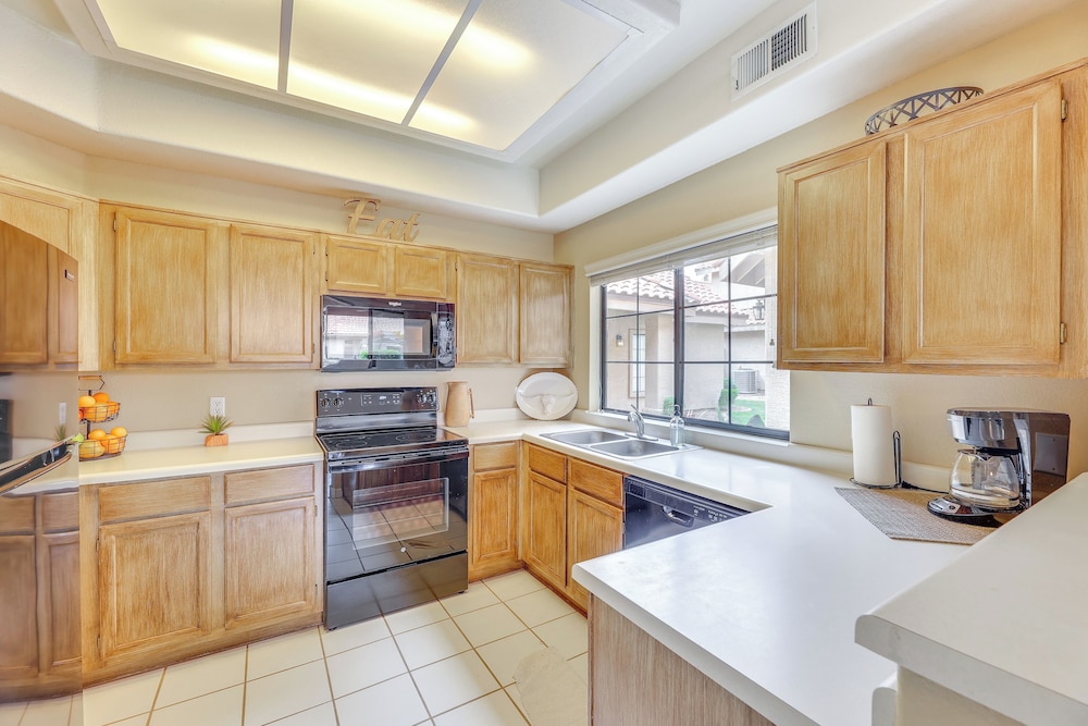 2 Mi to Dtwn: Condo w/ Patio in Mesa!