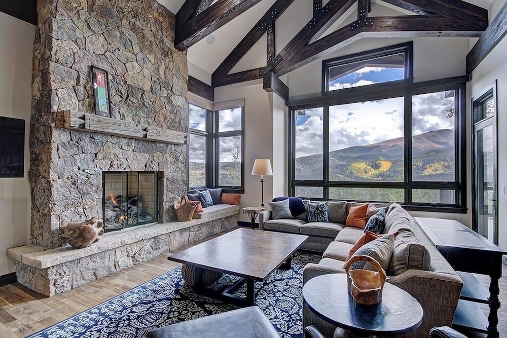 Hawk's Hideaway 6 Bedroom Home