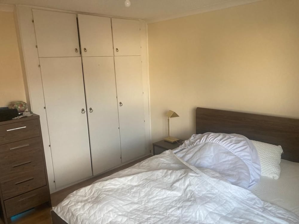 Stunning 3 -bed Semi Detached House in Cambridge view 2
