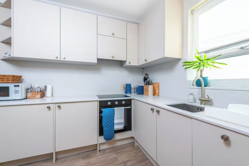 4 Guests - 20min to London - Free Parking - Petsok