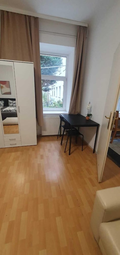 Modern Apartment Near Enkplatz