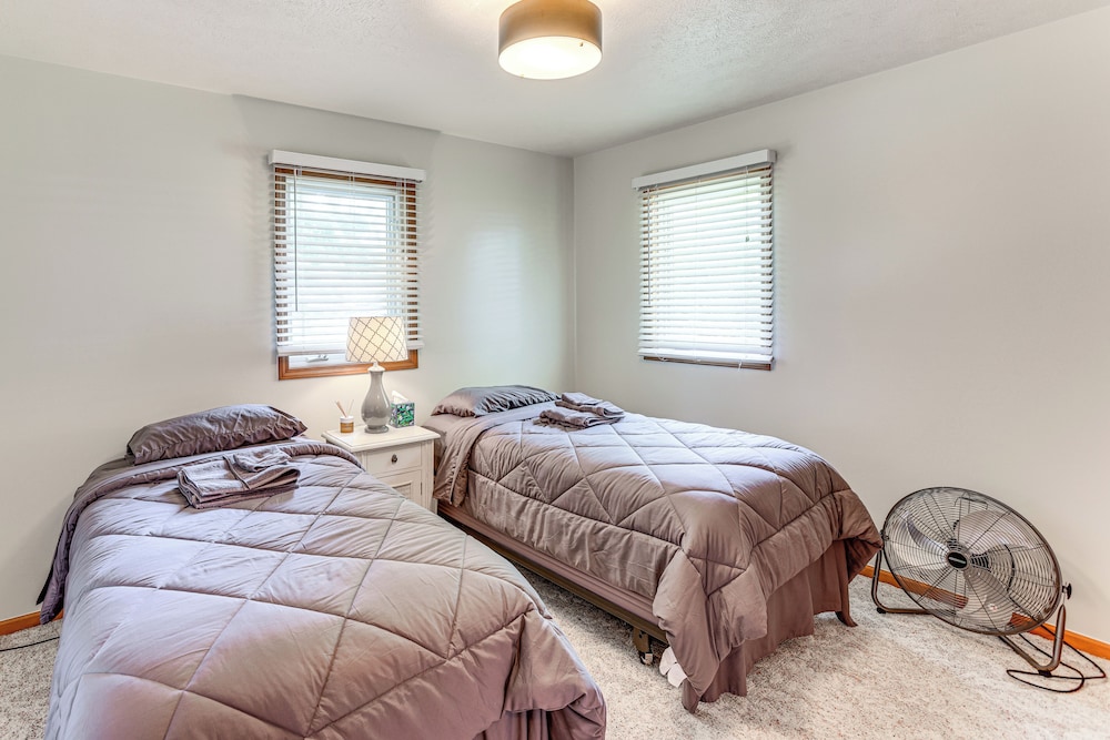 Waterfront Home on Duck Lake: 8 Mi to State Park!