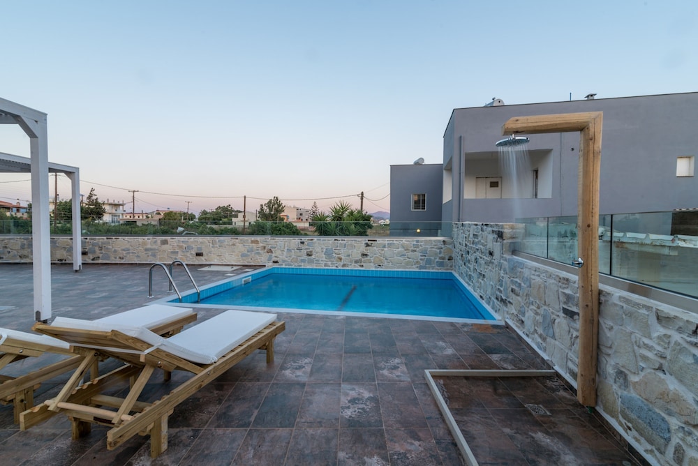 Elmara Luxury Villa 3 - Next to the Beach