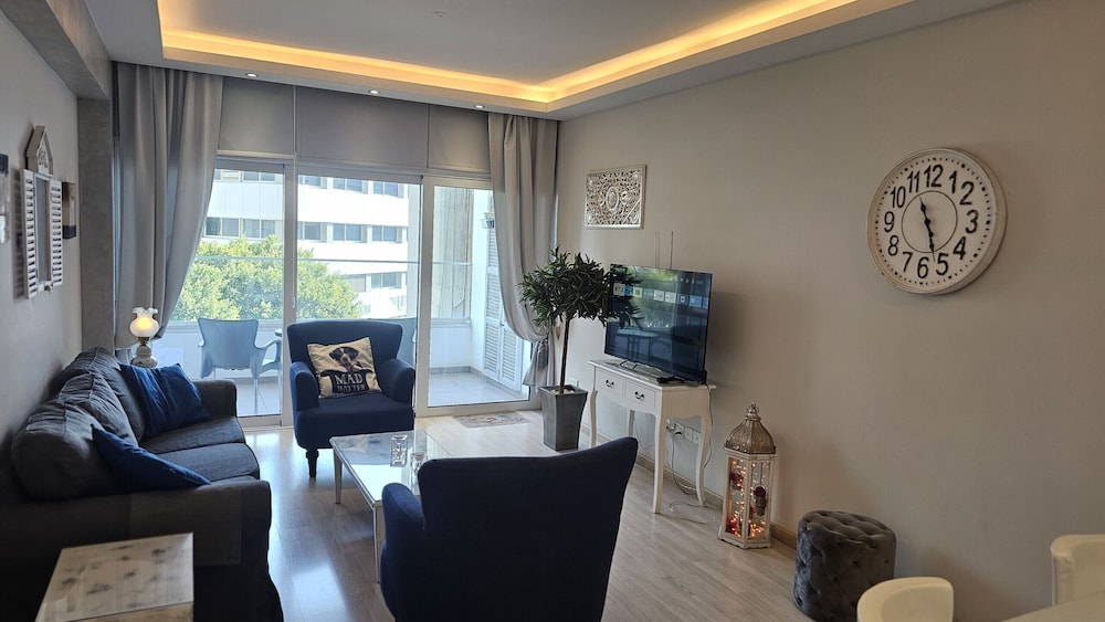 116 NIC 302b - Stay Armonia Central Suite