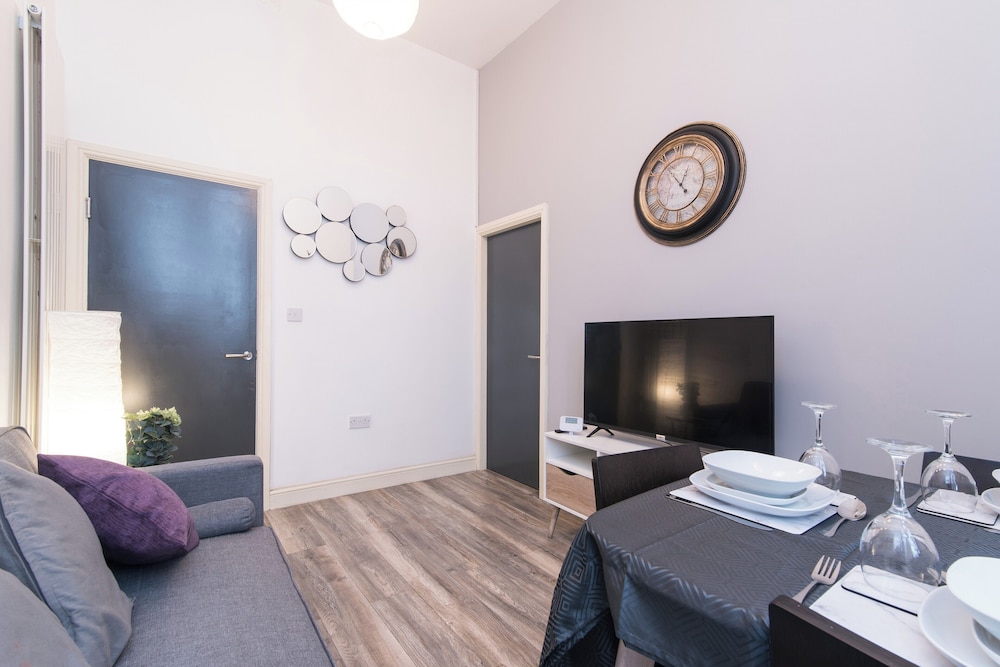 Tranquil Derby 2 Bedroom Apartment Retreat