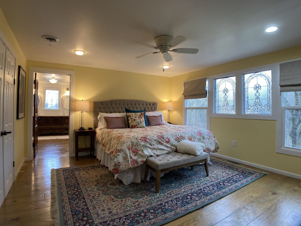 Vintage Inn at Veritas Estate view 3