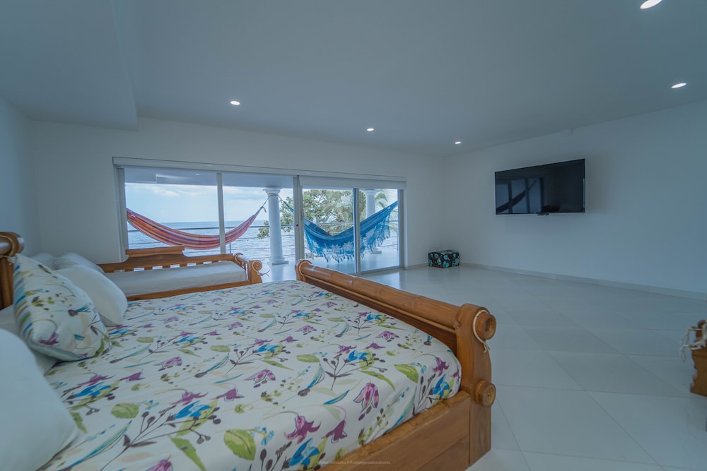 Villa El Francés 4BD WPool & Beach Front