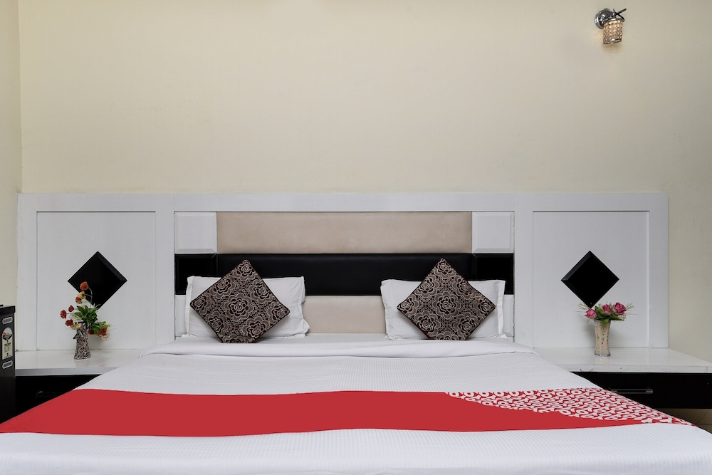 OYO 8500 Hotel Sun Palace Residency
