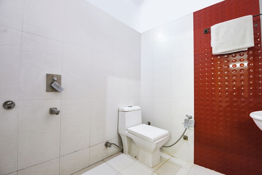 Fabhotel Shiv Palace