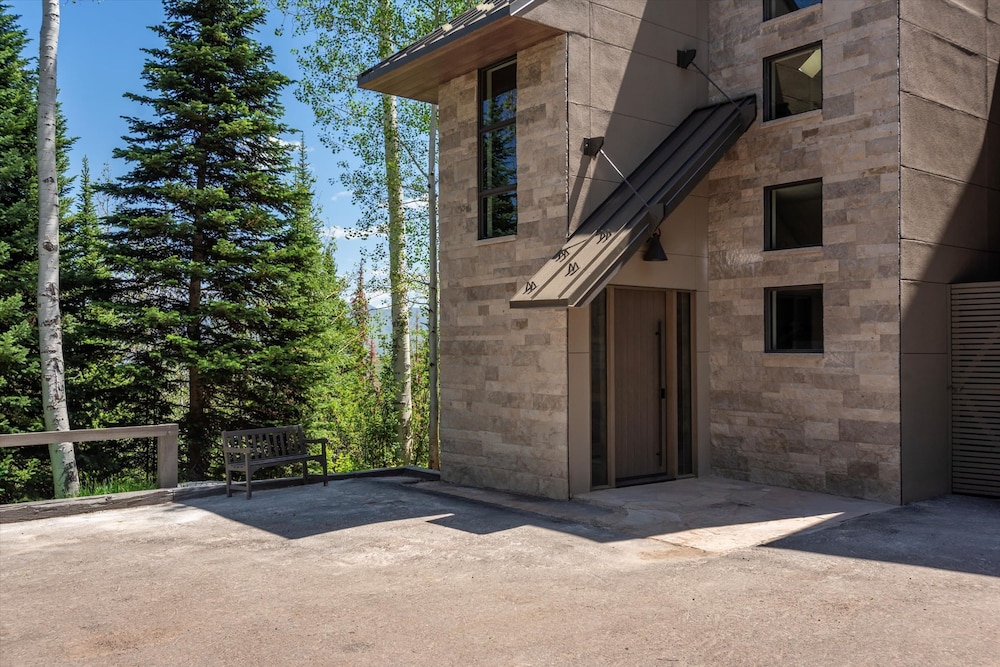 Timberline Lodge by Rove Hot Tub Patio w Views