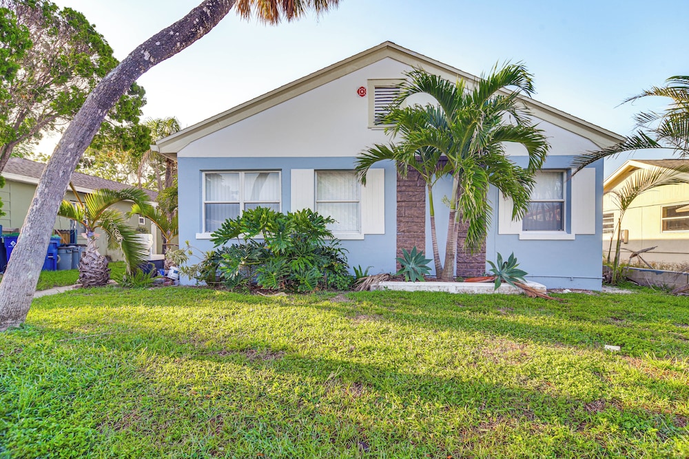 7 Mi to Dtwn: Cozy Studio in St Pete Beach!