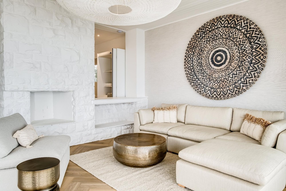 Idyllic Camps Bay Villa w 2 Pools Buddha Retreat