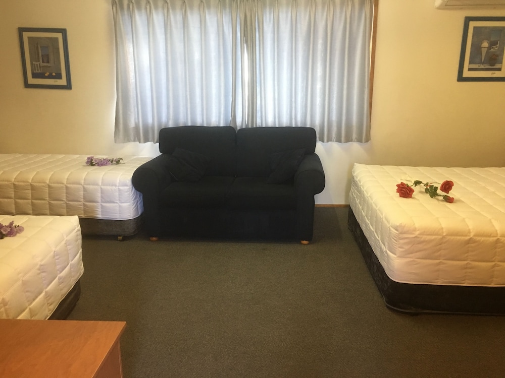 Bridge View Motel