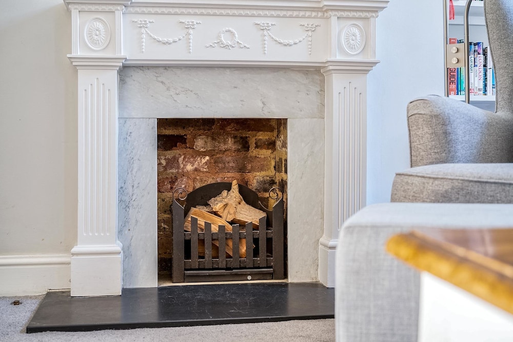 Cozy and Spacious Kensington Maisonette