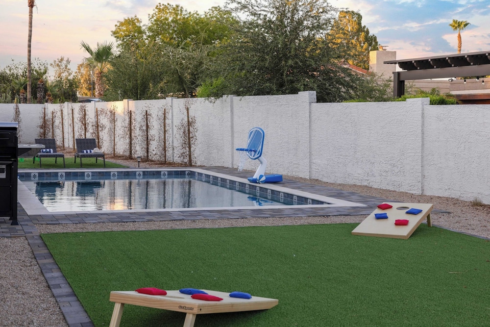 El Dorado by Avantstay Luxe 4BR w/ Pool, Putting Green, Fireplace Near Kierland