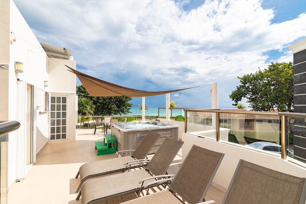 Beachfront Homes by Playa Paradise