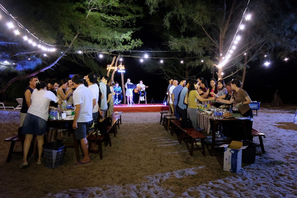 Hang Sói Glamping