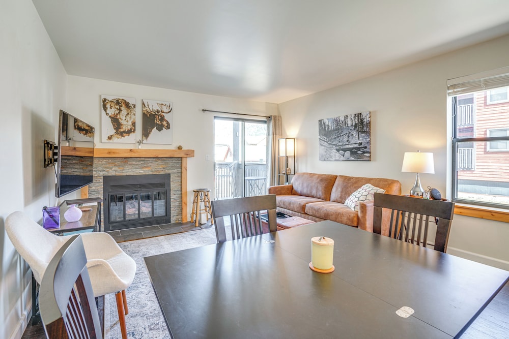 1/2 Mi to Dtwn Frisco: Mtn-view Condo w/ Pool!