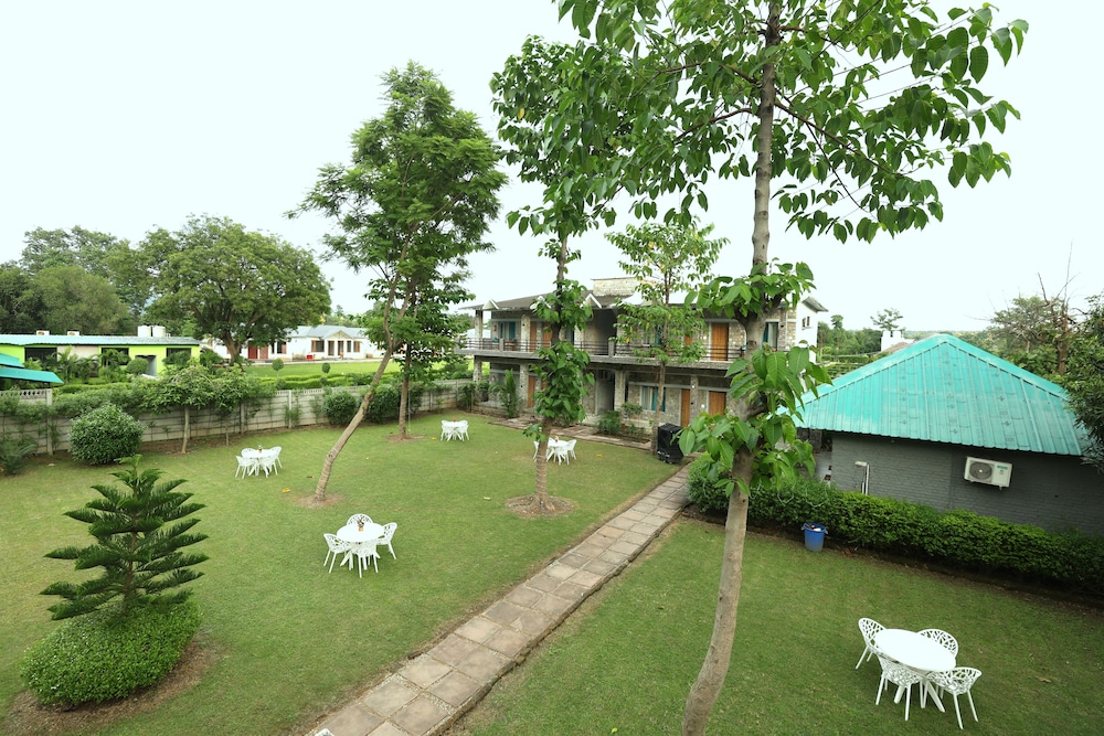 Aranya Resort & Suites By Shivaneel