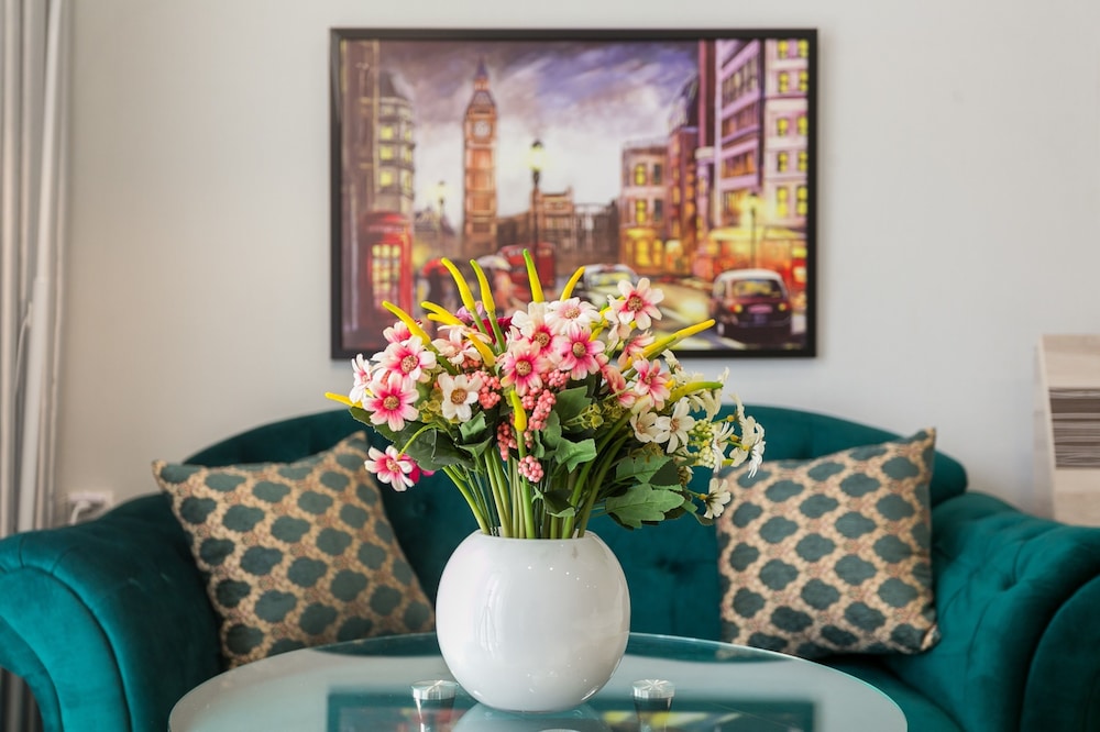 Jennifer House - Millenium Apartment