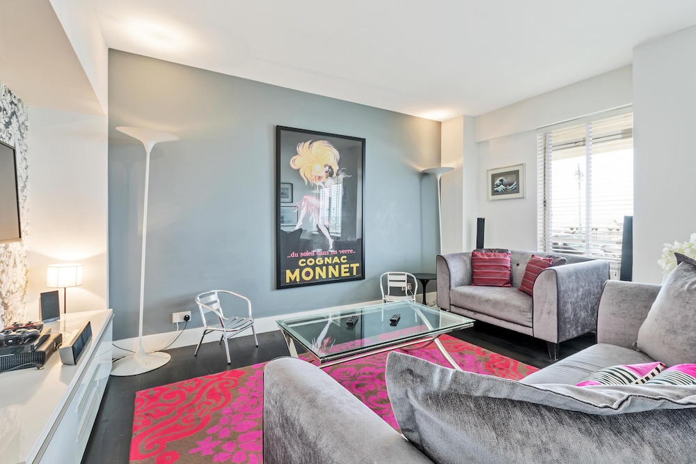 Hotel Deco Seafront | By My Getaways - Image 1