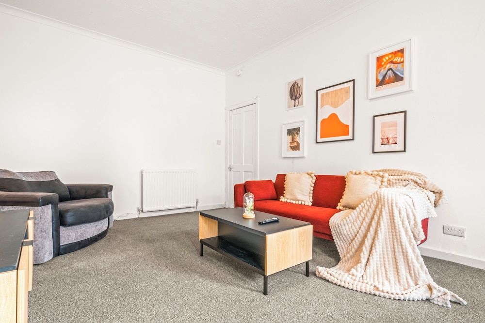 Cosy and Bright 3-Bedroom Flat