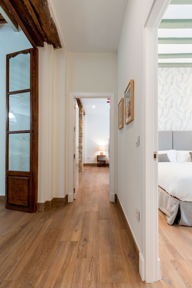 Magnificent 4 Bedroom Apartment in Cadiz Center San Antonio V