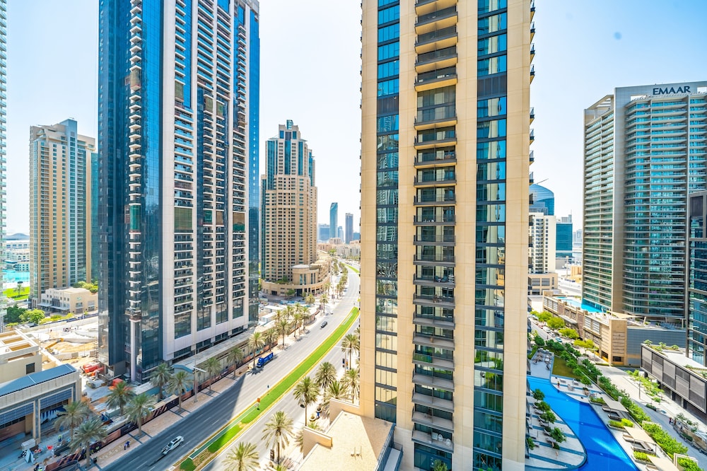 Incredible Views From This Classy Apt With Terrace
