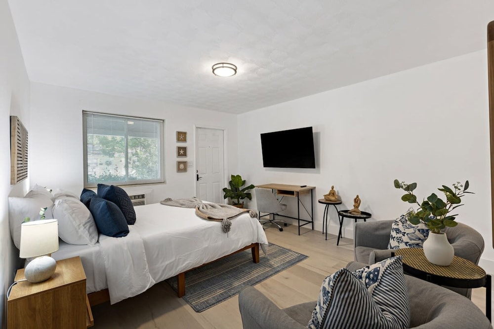 Charming Cozy Studio Lake Ridge