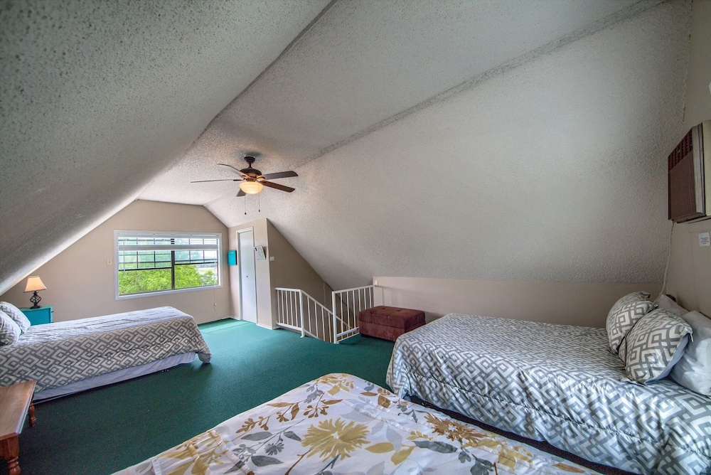 A Shore Thing Cl1105c 1 Bedroom Cottage by RedAwning