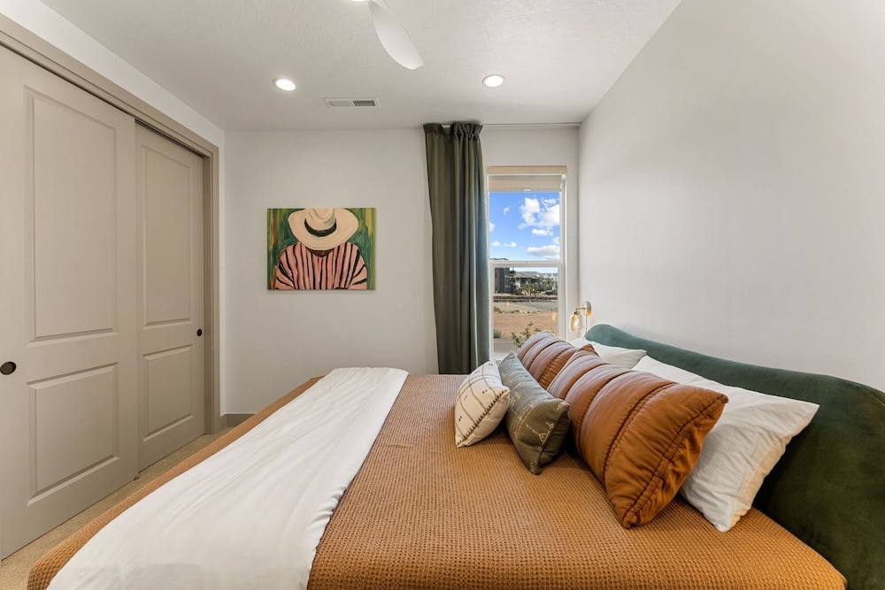 Country Is Cool Again 5 Bedroom Townhouse