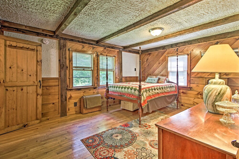 Rustic Bradford Cottage - 14 Miles to Sunapee Mtn!