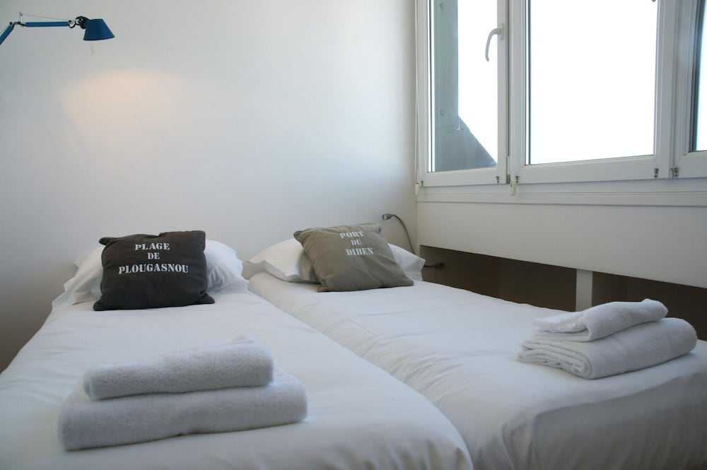 Pretty Apartment With sea View in Primel