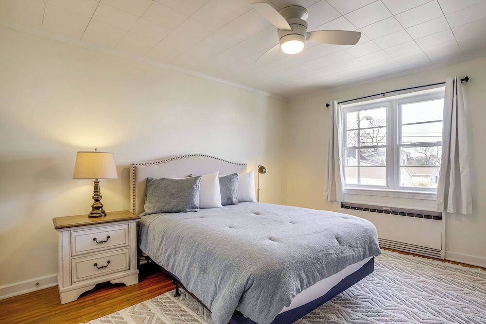 Cambridge Apt in Walkable Neighborhood