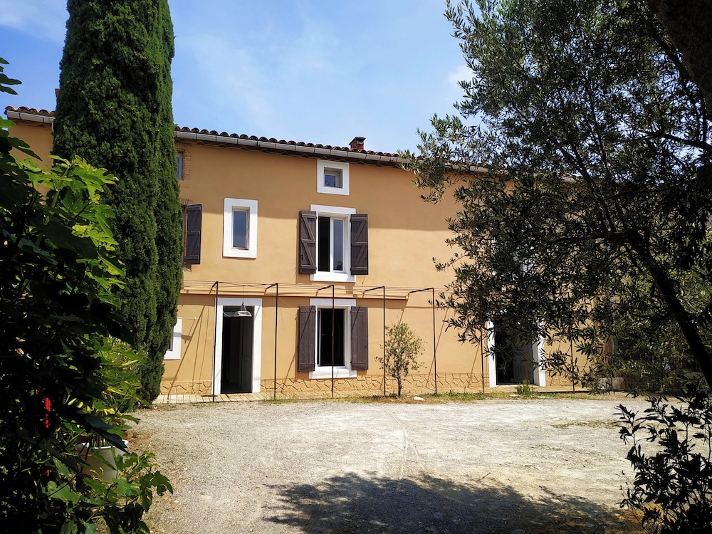 Les Grands Cyprès - chambres d'hôtes, bed and breakfast
