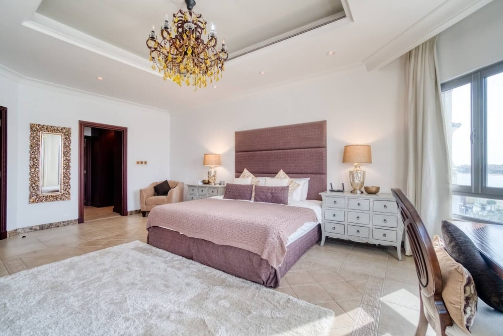 Private 5 Bedrooms Villa With Pool
