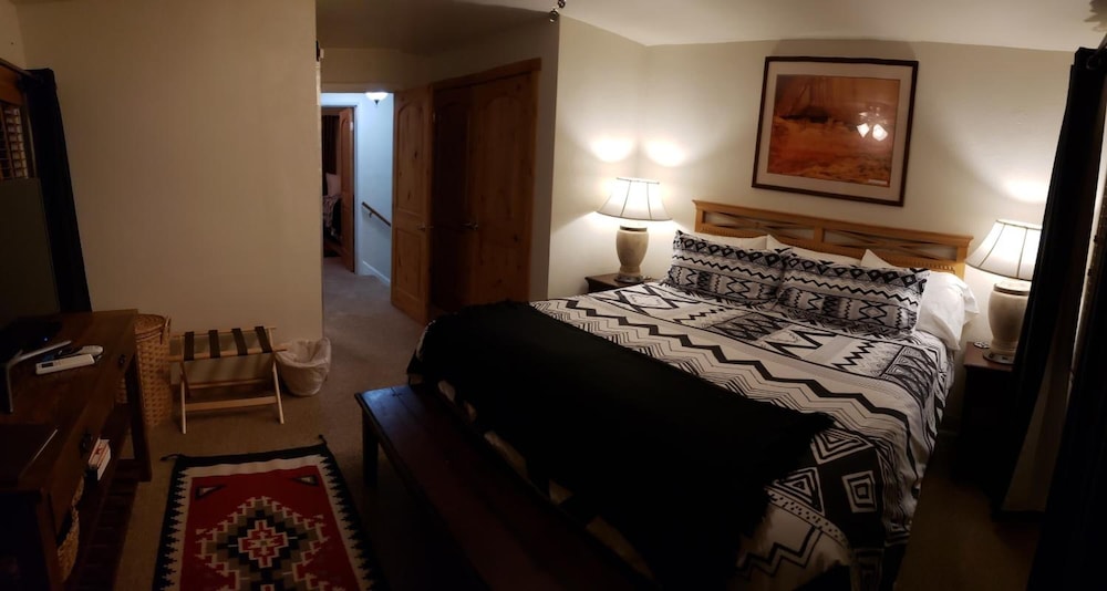 Stone Lizard Lodging