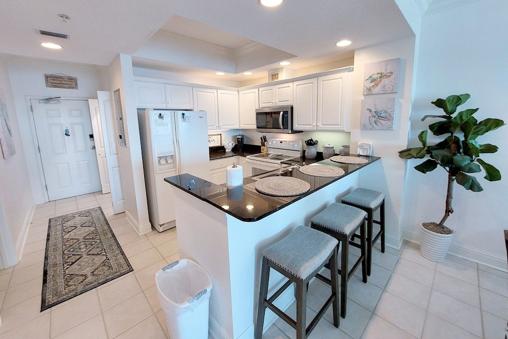 Crystal Shores1006 2 Bedroom Condo by RedAwning view 4