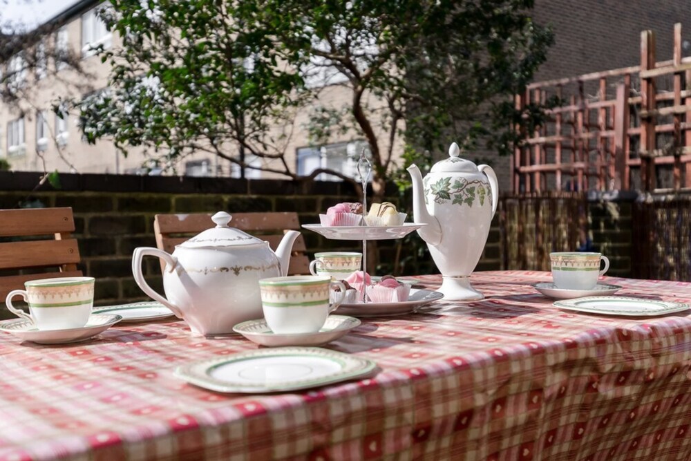 Lovely 2 Bedroom Apartment With Garden, South Bank Westminster
