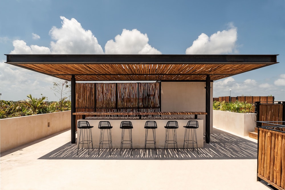 Two Bedroom Luxury Apartment by TuLuna view 4