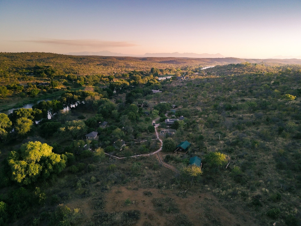 Baluleni Safari Lodge