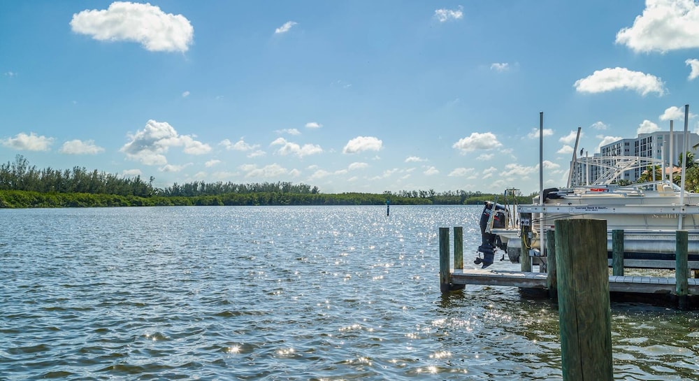 Coastal Breeze Siesta Entire 4-unit Complex With Dock